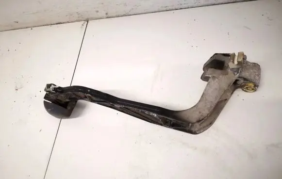 Volkswagen PASSAT B5 Clutch pedal 8d1721316f