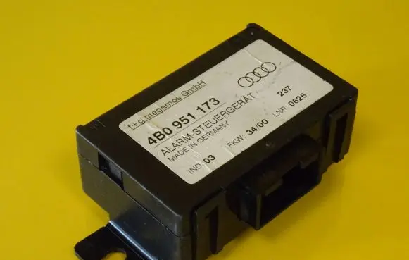 Audi A6 S6 C5 4B Alarm control unit/module 4B0951173