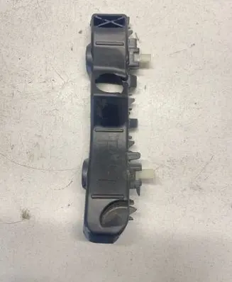 Fender mounting bracket