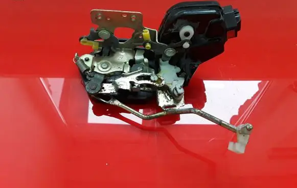 Hyundai Trajet Front door lock NOCODE