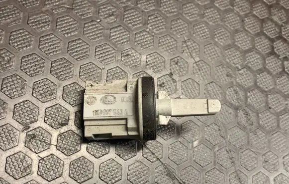 Volkswagen Touareg I Interior temperature sensor 1K0907543A