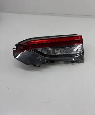 Tailgate rear/tail lights