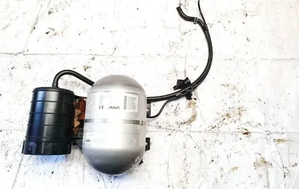 Vacuum air tank