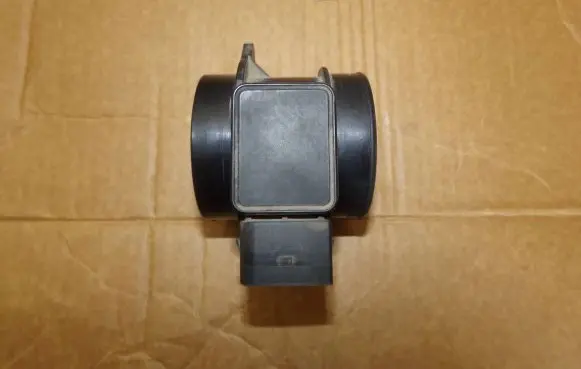 Volvo S40, V40 Mass air flow meter 30611533