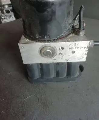 Volkswagen Golf V ABS Pump 1K0907379E 00007194D2 10096003493