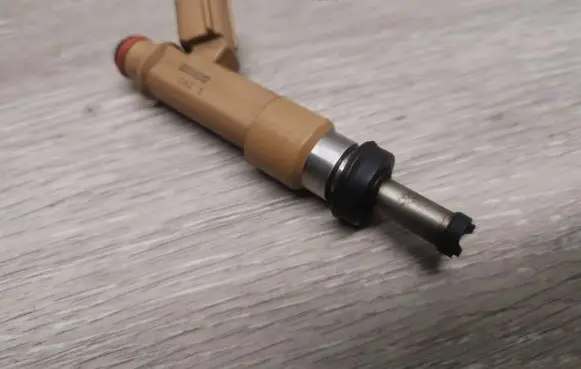 Toyota Prius+ (ZVW40) Fuel injector 232500t030 130022326