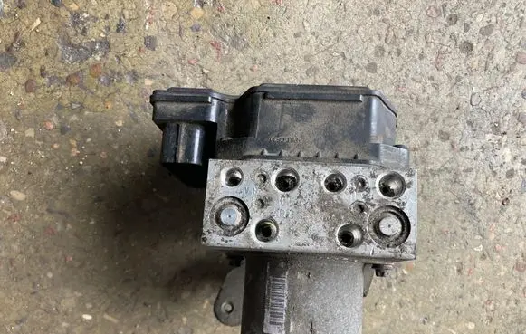 Volkswagen PASSAT B7 ABS Pump