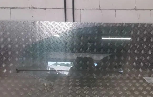 Hyundai Ioniq Front door window glass four-door