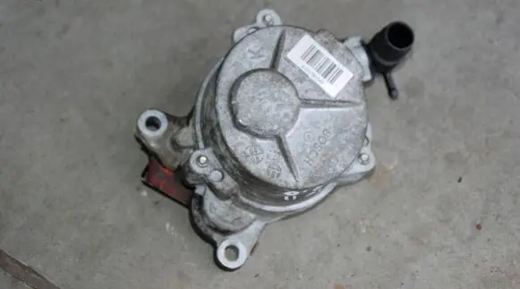 Opel Vivaro Vacuum pump 8200781547