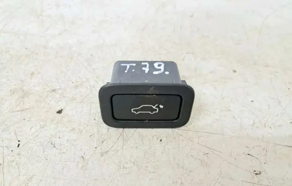 Volvo V70 Tailgate/boot open switch button 31264960