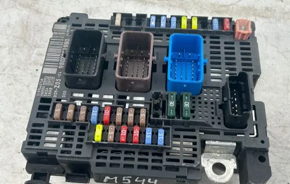 Citroen C4 II Picasso Fuse module 9807091980