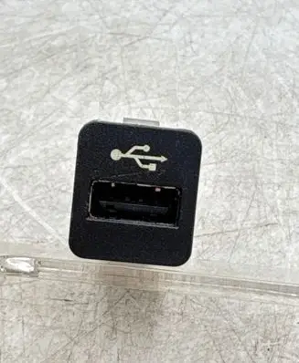 BMW X1 E84 USB socket connector 9167196 61319167196