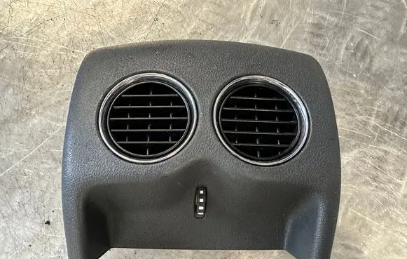 Peugeot 3008 I Rear air vent grill 9685097277