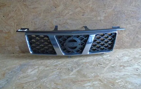 Nissan X-Trail T30 Front bumper upper radiator grill