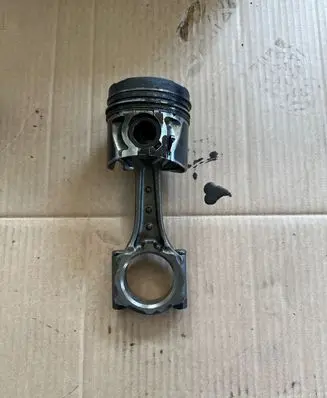 Opel Zafira B Piston with connecting rod