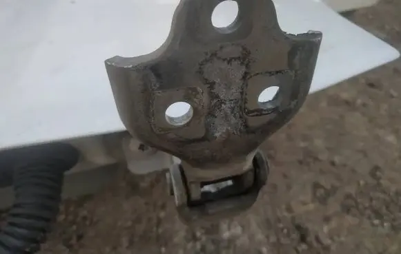 Renault Master II Front door upper hinge