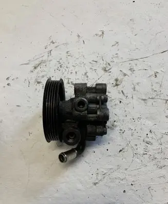 Toyota Avensis T250 Power steering pump