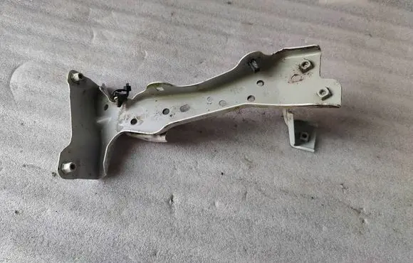 Audi A3 S3 8V Fender mounting bracket 8V0821167A