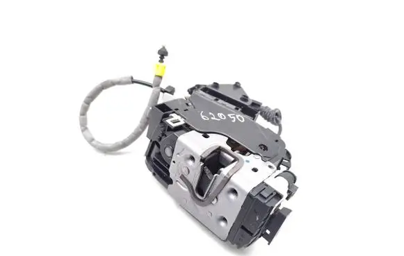 Mercedes-Benz C W204 Front door lock A2047203635
