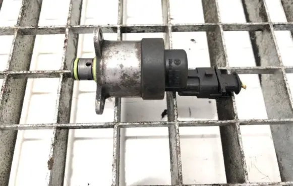 Renault Master II Fuel pressure regulator 
