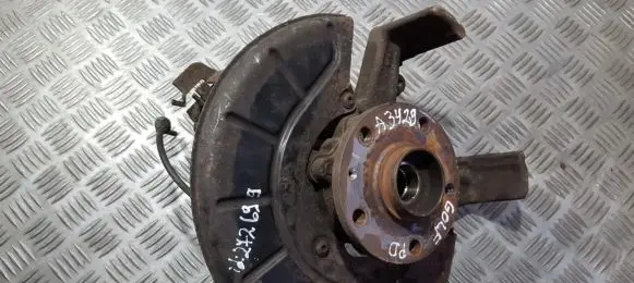 Volkswagen Golf V Front wheel hub