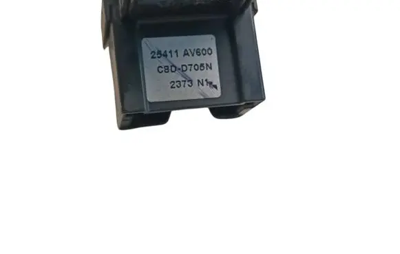 Nissan Primera Electric window control switch 25411AV600