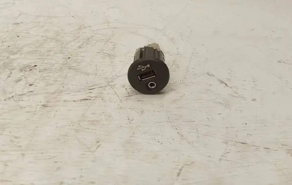 Nissan Qashqai USB socket connector 28023BH00A