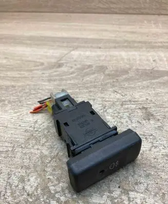 Nissan Micra Fog light switch 065251 Used WithPlug