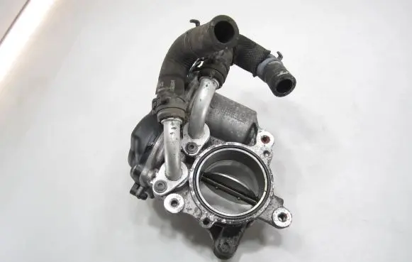 Volkswagen PASSAT B8 Throttle valve 04L128063AA 04L128059AA