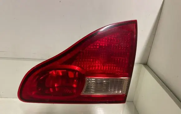Toyota Avensis Verso Tailgate rear/tail lights
