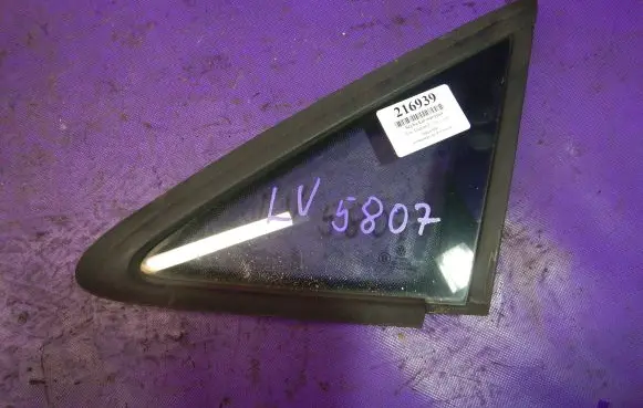 Volkswagen Touran I Rear side window