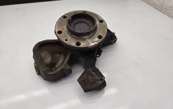 Mercedes-Benz Sprinter W906 Front wheel hub 906332 A9069050601