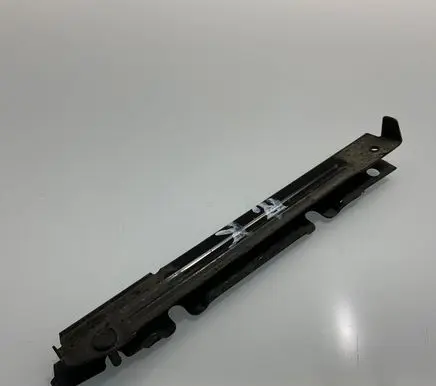 Front bumper mounting bracket