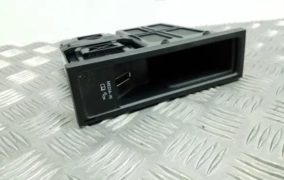 Head unit multimedia control