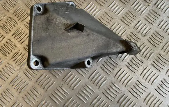 Audi A6 S6 C5 4B Engine mounting bracket 4B0199307C