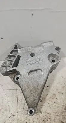 Engine mounting bracket