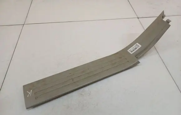 Mercedes-Benz R W251 Rear sill trim cover A2516860336