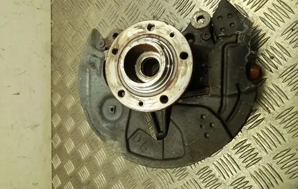 Opel Astra L Front wheel hub