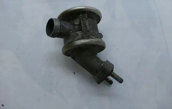 BMW 7 E38 EGR valve 1704258