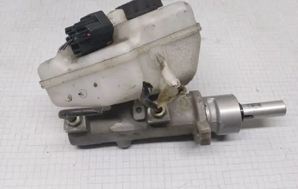 Ford Mondeo Mk III Master brake cylinder 22407779