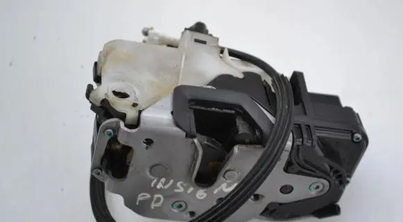 Opel Insignia A Front door lock 00463761 3023806