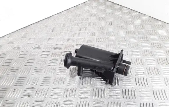 Opel Vivaro Oil breather separator 8200140763