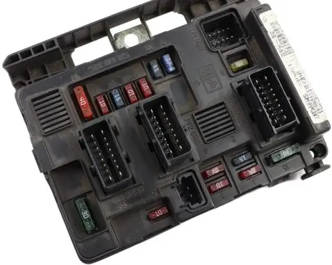 Peugeot 206 Fuse module 9643498980 S118470002D