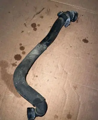 Coolant pipe/hose