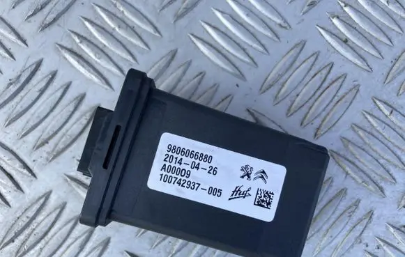 Citroen C4 II Picasso Alarm control unit/module 9806066880