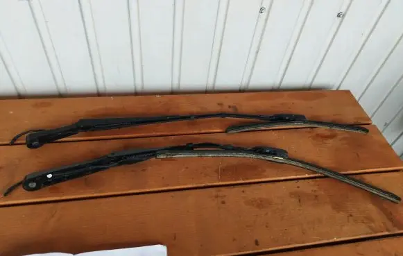 Peugeot 308 Front wiper blade arm 97036203