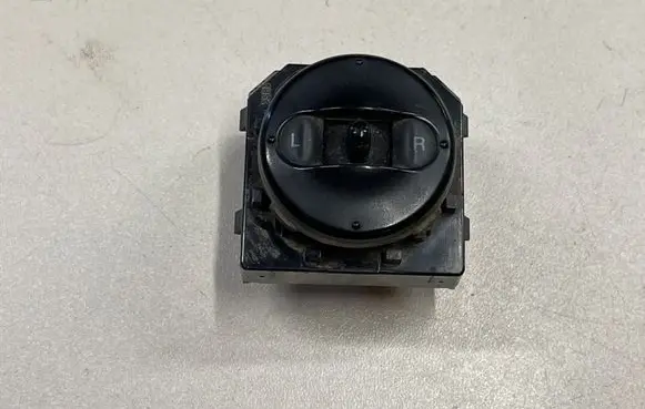 KIA Sorento Wing mirror switch