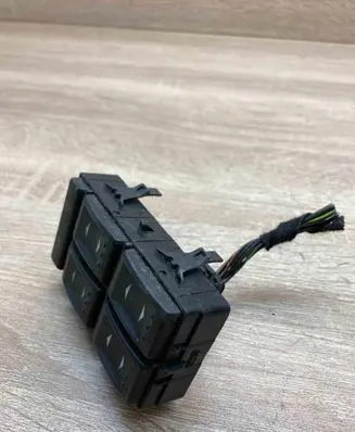 Ford Mondeo Mk III Electric window control switch 1S7T14A132BE 03163452