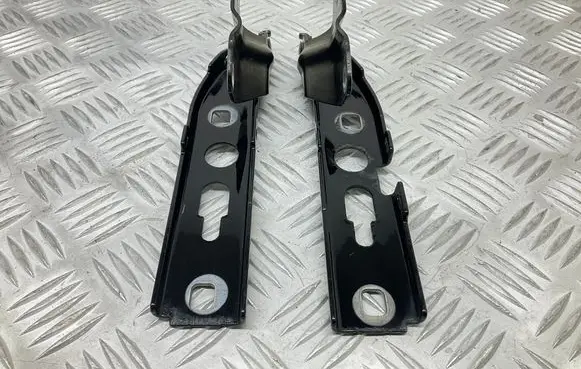 Engine bonnet/hood hinges