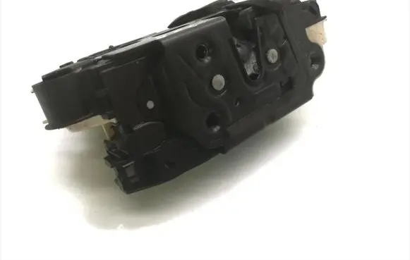 Seat Toledo IV (NH) Rear door lock 5E0839016